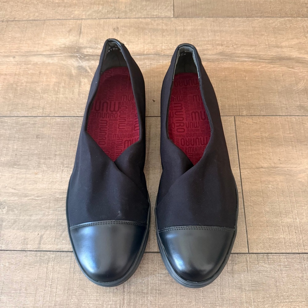 Munro Ione Slip On Shoes Women 9.5 W Black Comfort Travel Cap Toe Fabric Leather